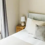 Oculus House - Luxe Riverside 2-Bed Apt - Next To Harbour & Cafes
